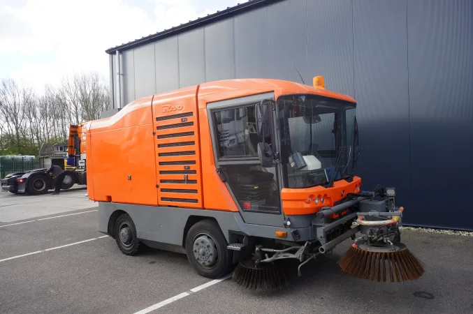 Ravo - 540 STREET SWEEPER EURO5 WITH 3RD BRUSH