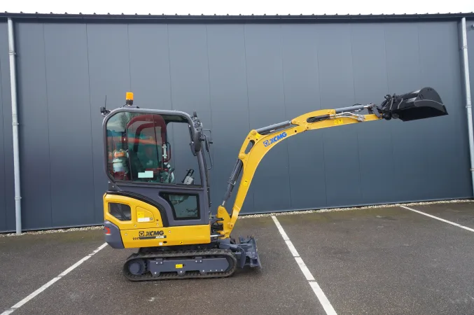 XCMG - XE20E MINI CRAWLER DIGGER WITH BUCKETS