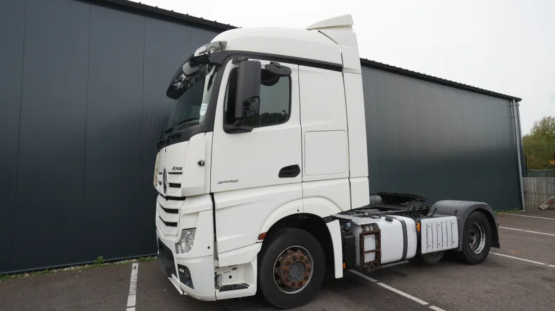 Mercedes-Benz - ACTROS 2442 6x2 RHD 481.900km