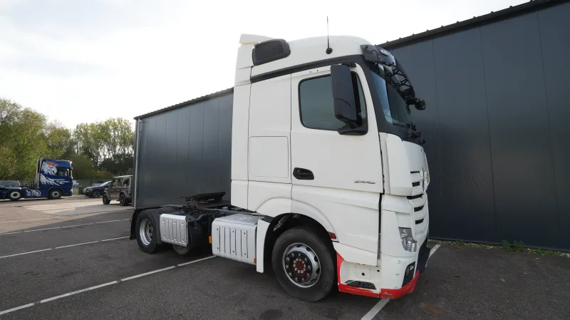 Mercedes-Benz - ACTROS 2442 6x2 RHD 518.600km