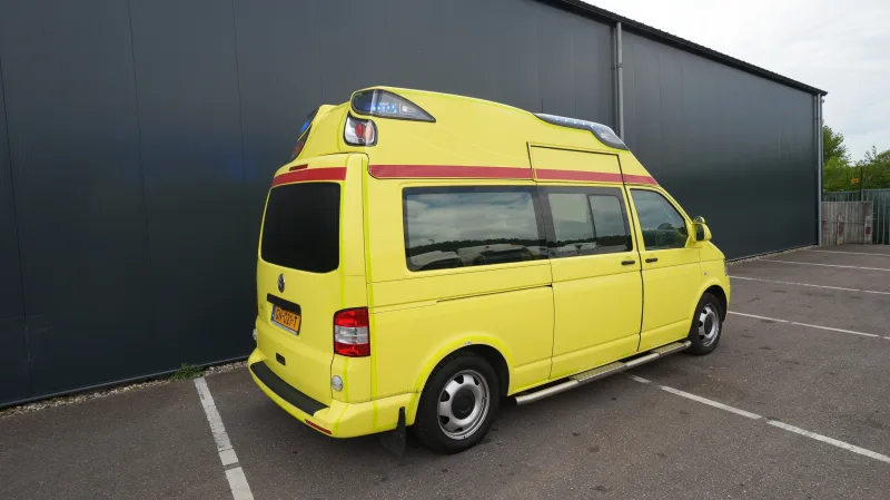 Volkswagen - TRANSPORTER AMBULANCE MEDIC TRUCK