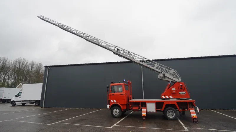 Mercedes-Benz - 809 fire ladder truck 