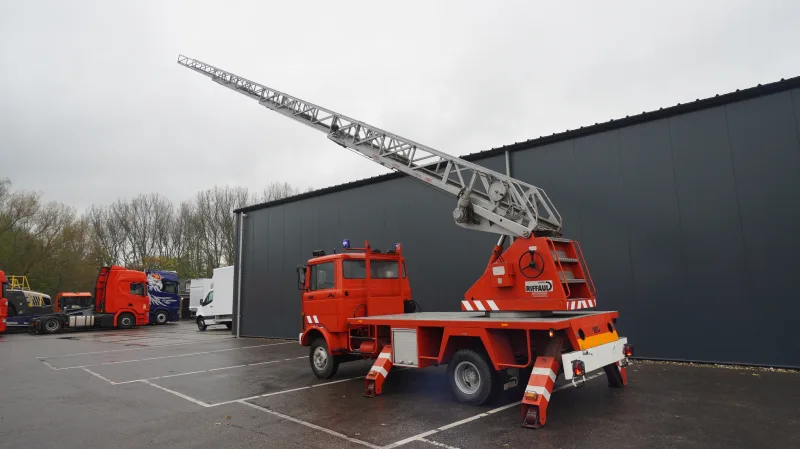 Mercedes-Benz - 809 fire ladder truck 