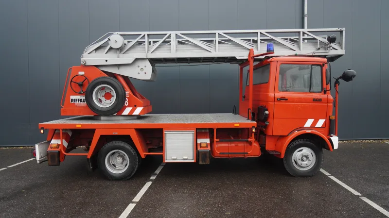 Mercedes-Benz - 809 fire ladder truck 