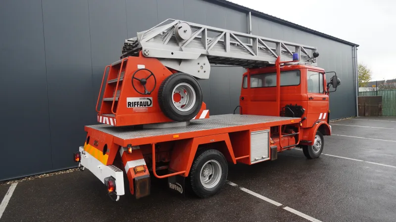 Mercedes-Benz - 809 fire ladder truck 