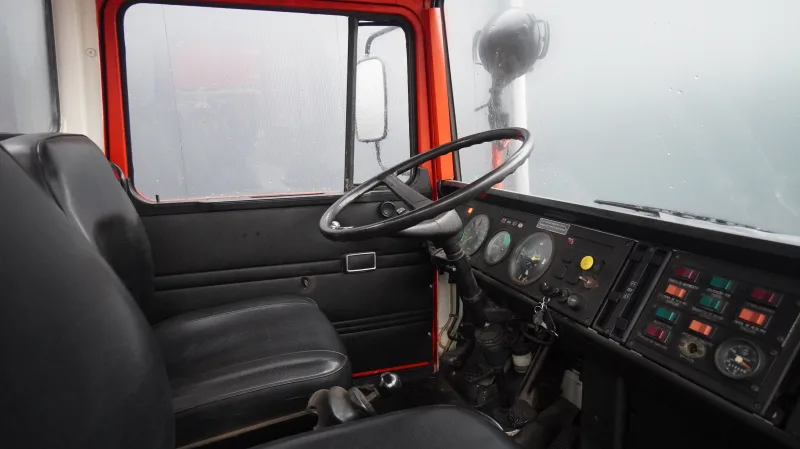 Mercedes-Benz - 809 fire ladder truck 