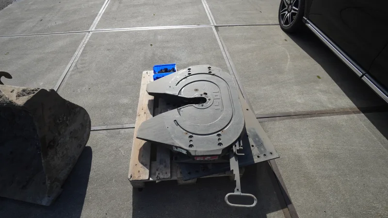 JOST - JSK 37C FIFTH WHEEL  NEVER USED
