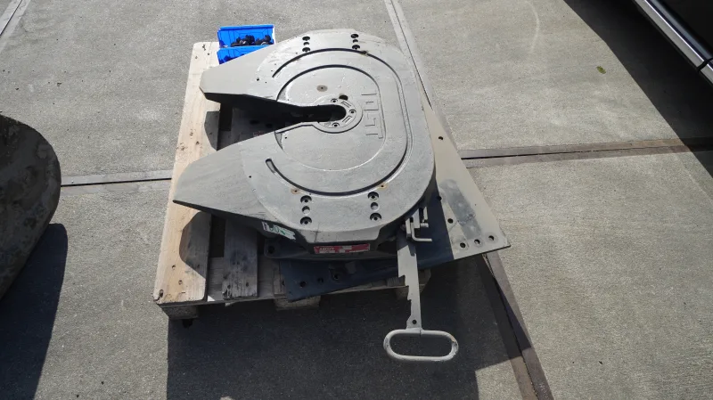 JOST - JSK 37C FIFTH WHEEL  NEVER USED