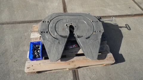 JOST - JSK 37C FIFTH WHEEL  NEVER USED