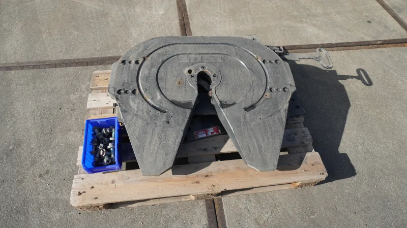 JOST - JSK 37C FIFTH WHEEL  NEVER USED