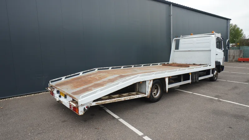 Mercedes-Benz - 814 machine transporter truck