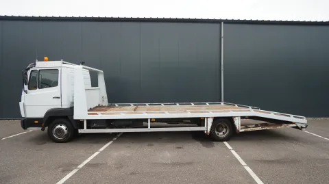 Mercedes-Benz - 814 machine transporter truck