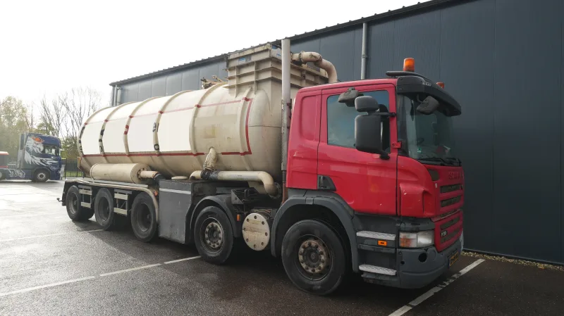 Scania - P 380 – 10x4 blow and suck truck