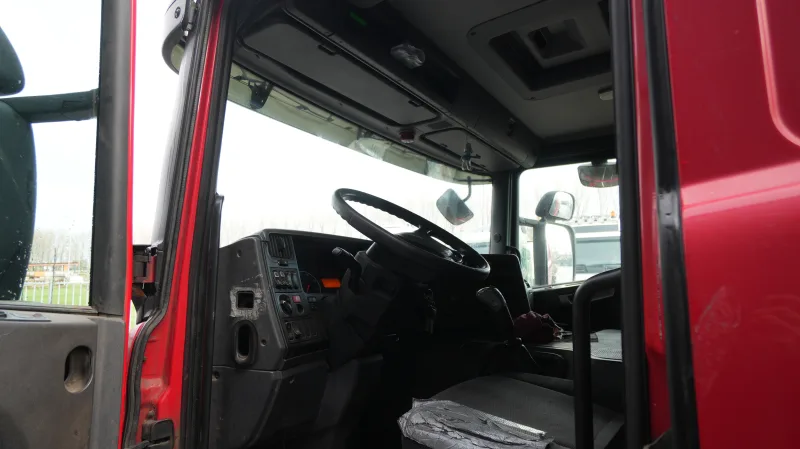 Scania - P 380 – 10x4 blow and suck truck