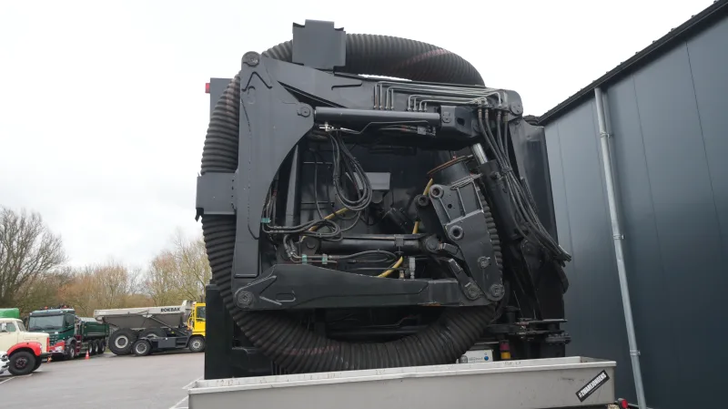 Mercedes-Benz - ACTROS 4144 8X4 RSP 10M3 SAUGBAGGER SUCTION VACUUM