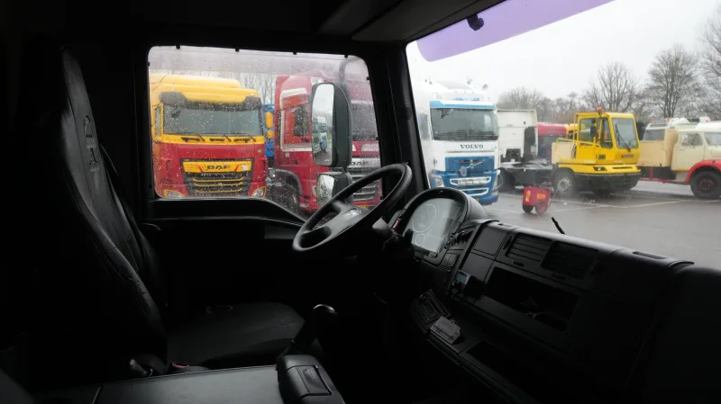 MAN - TGL 12.220 closed box truck