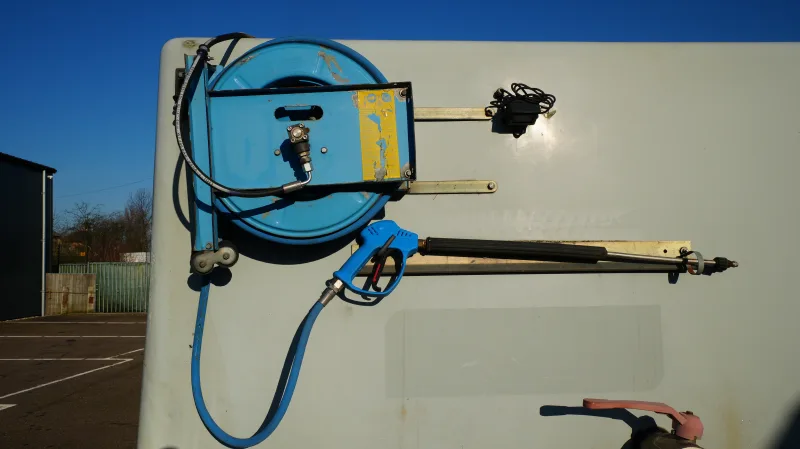 BUCHER-GUYER - STREET HIGH PRESSURE/SUCK CLEANER