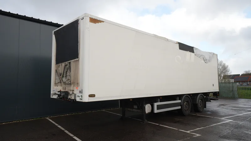 Pacton - Closed box trailer damaged box