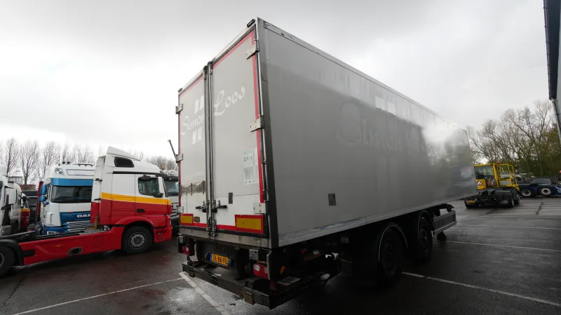 Pacton - Closed box trailer damaged box