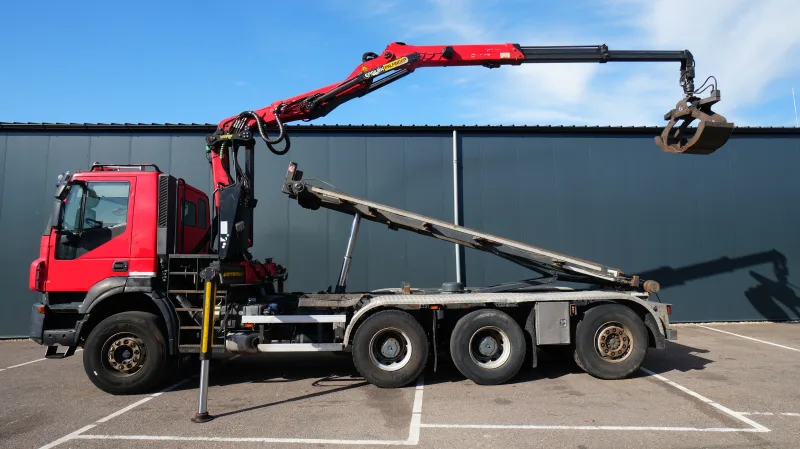 Iveco - Trakker 410 8x4 Cable system with Crane