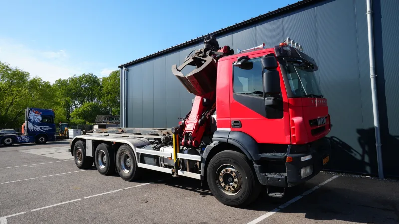 Iveco - Trakker 410 8x4 Cable system with Crane