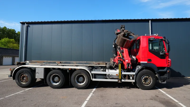 Iveco - Trakker 410 8x4 Cable system with Crane