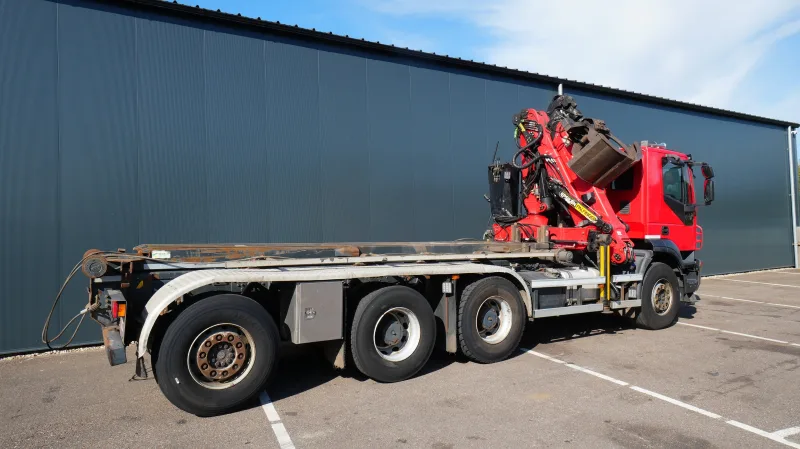 Iveco - Trakker 410 8x4 Cable system with Crane