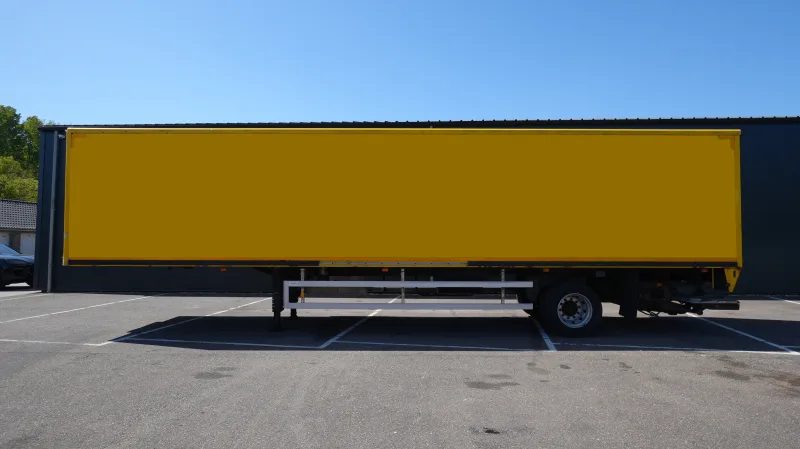 Floor - 1 Axle closed box trailer