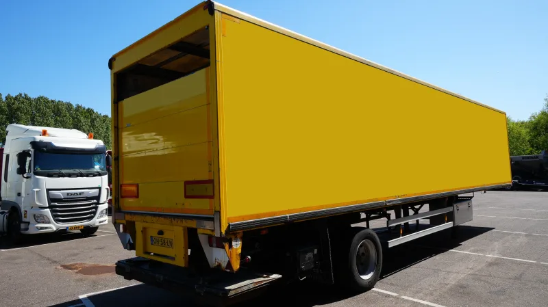 Floor - 1 Axle closed box trailer