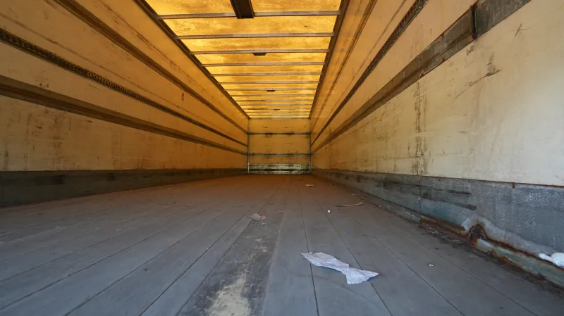 Floor - 1 Axle closed box trailer