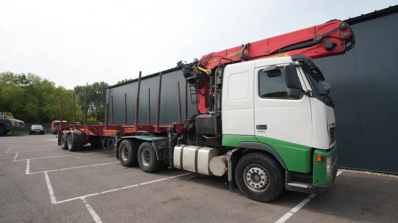 Volvo - FH 460 6x4 combi with Palfinger SRX 47 crane and log transport trailer