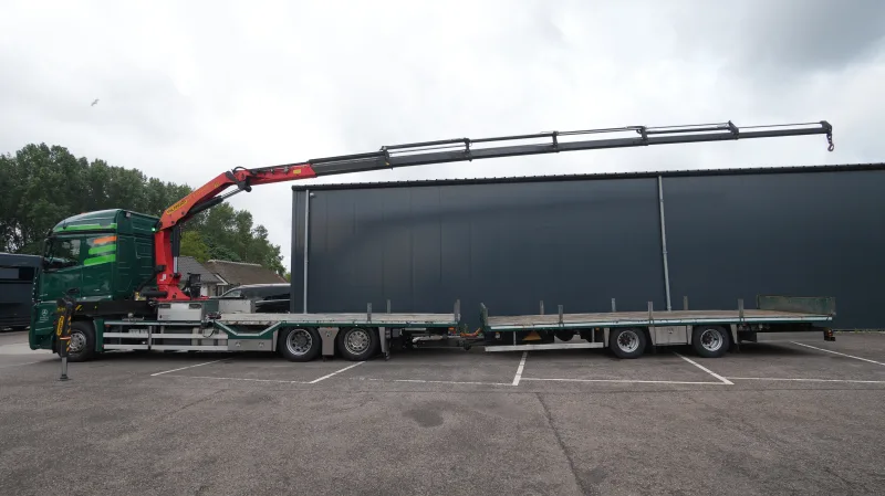 Mercedes-Benz - Actros 2542 6x2 machine/car transport combi with Elenbaas trailer and Palfinger PK 27001 crane 