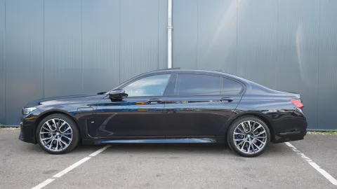 BMW - 745Le xDrive Hybrid 6-cyl