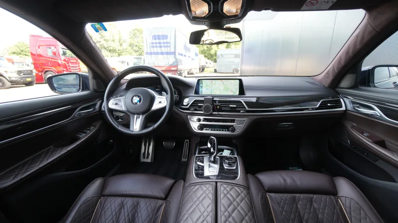 BMW - 745Le xDrive Hybrid 6-cyl