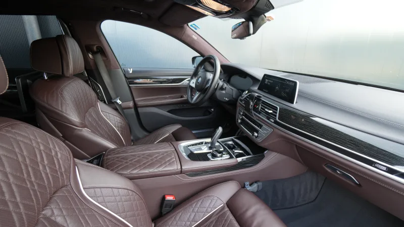 BMW - 745Le xDrive Hybrid 6-cyl