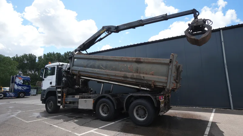 MAN - TGS 26.440 6x6 cable system tipper truck with palfinger Q 180Z crane