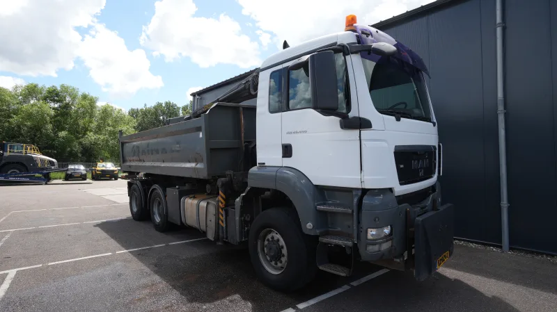 MAN - TGS 26.440 6x6 cable system tipper truck with palfinger Q 180Z crane