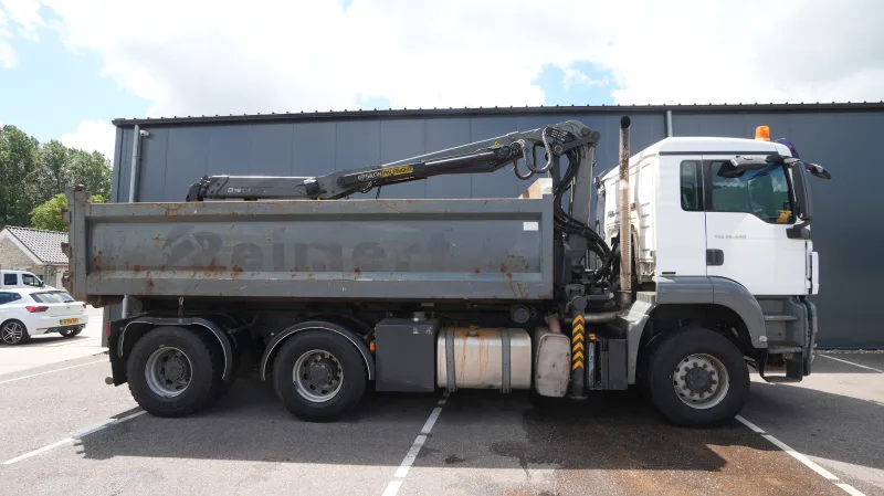 MAN - TGS 26.440 6x6 cable system tipper truck with palfinger Q 180Z crane