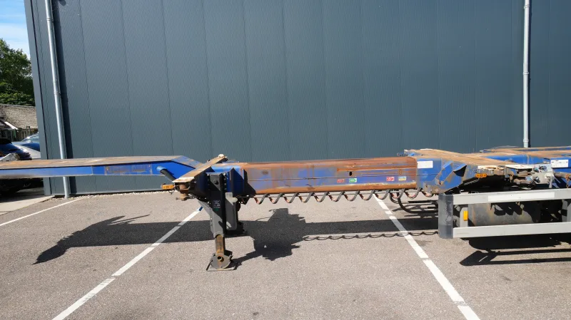 D-tec - 3 axle container chassis extendable trailer