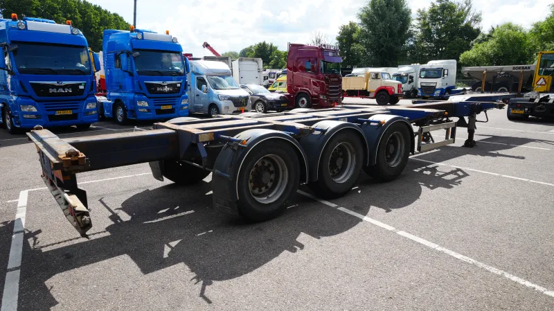 D-tec - 3 axle container chassis extendable trailer