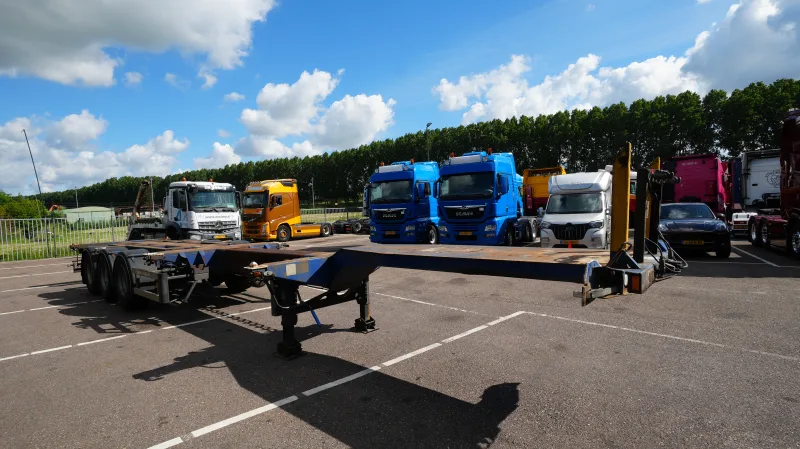 D-tec - 3 axle container chassis extendable trailer