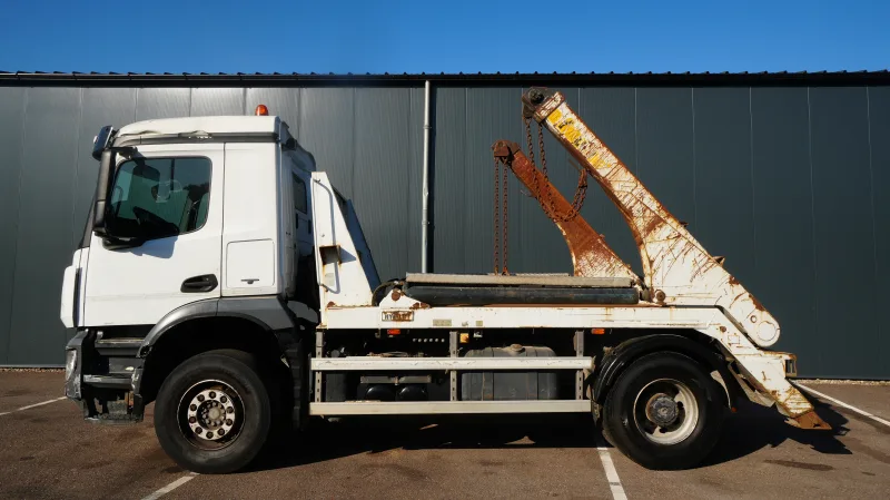 Mercedes-Benz - AROCS 1927 portal arm system 584.600km