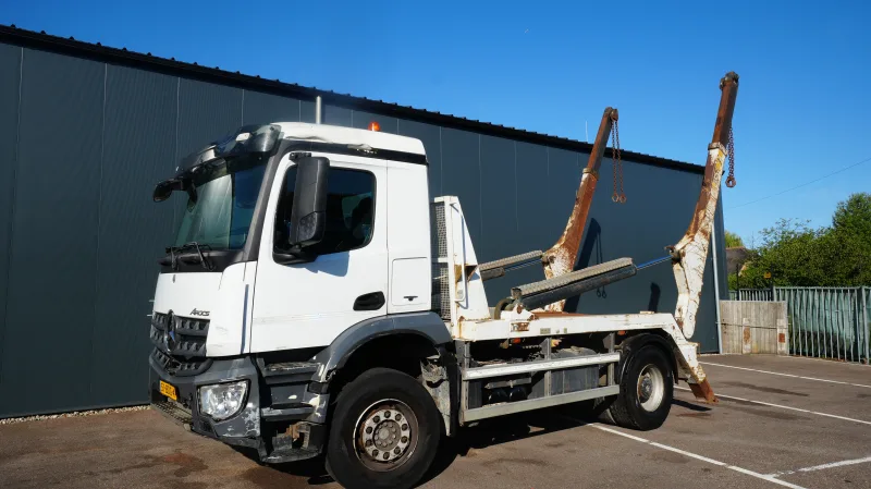 Mercedes-Benz - AROCS 1927 portal arm system 584.600km