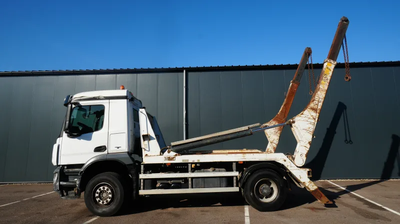 Mercedes-Benz - AROCS 1927 portal arm system 584.600km