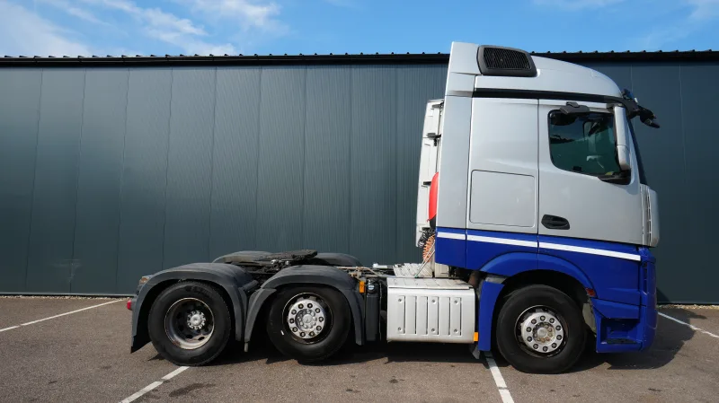 Mercedes-Benz - ACTROS 2742 ADR 6x2 tractor unit