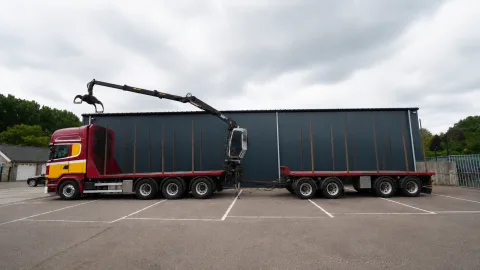 Scania - R 580 V8 8X4 LOGTRANSPORT COMBI WITH KESLA 2112 Z CRANE