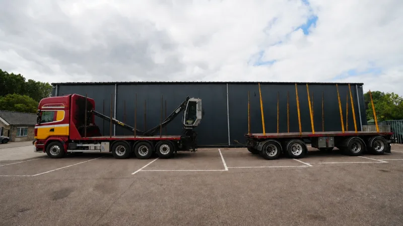 Scania - R 580 V8 8X4 LOGTRANSPORT COMBI WITH KESLA 2112 Z CRANE