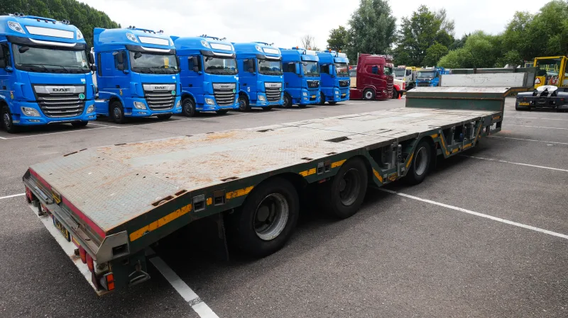 Broshuis - 3 axle semi low loader extendable