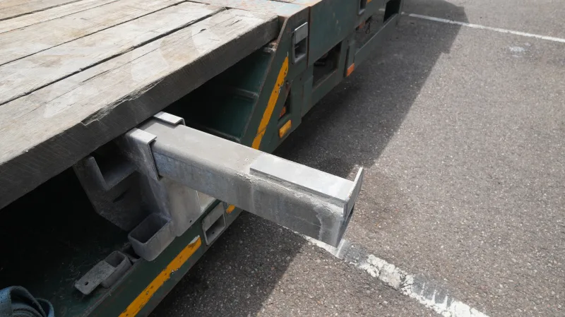 Broshuis - 3 axle semi low loader extendable