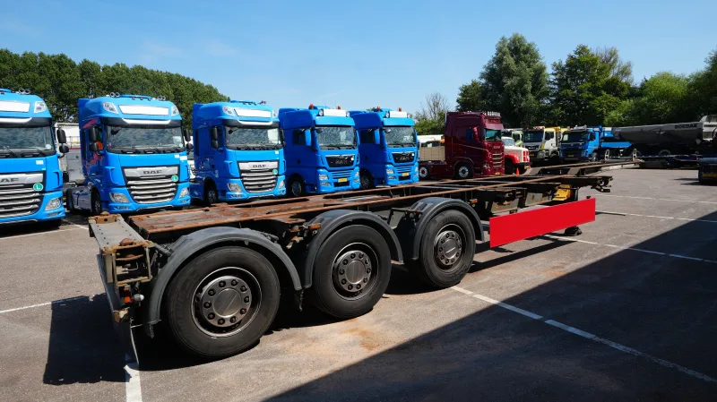 Schmitz - 3 axle container chassis extendable trailer